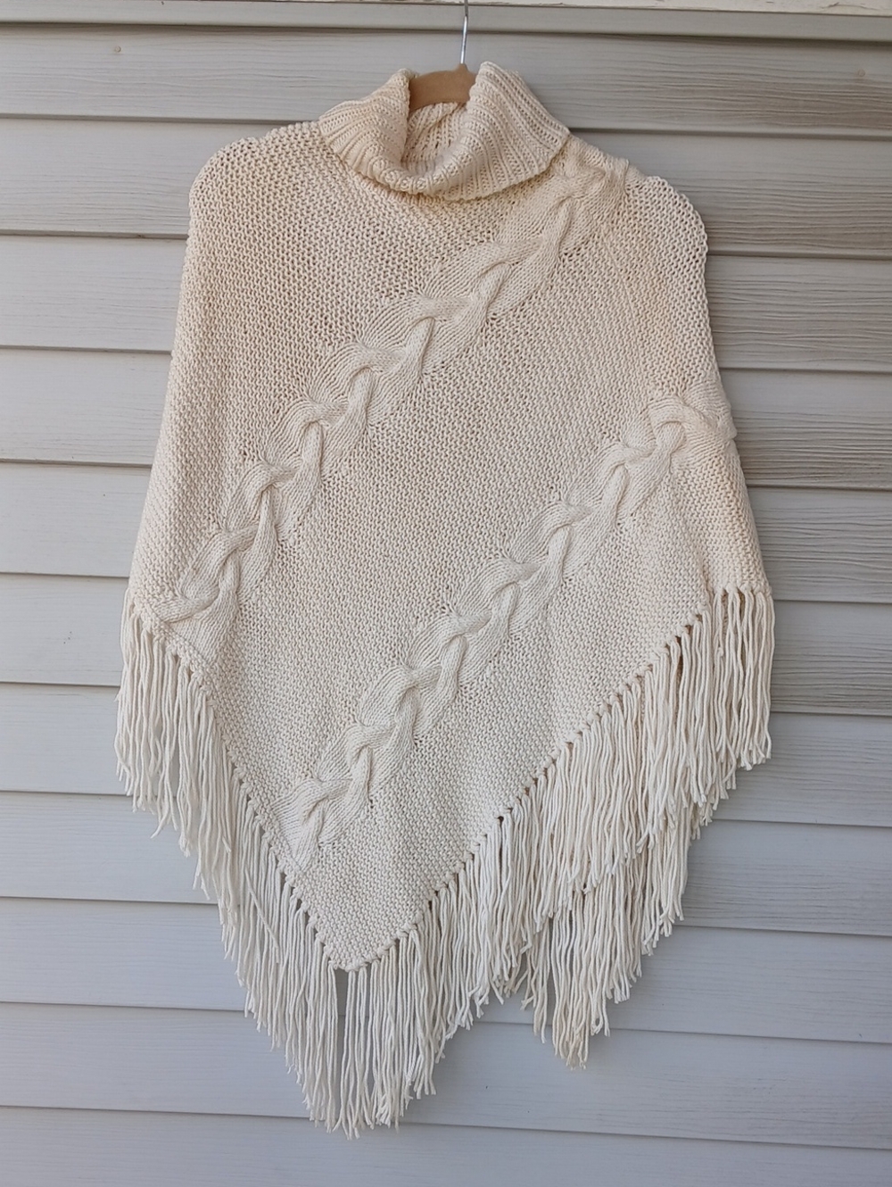 VINTAGE INC International Concepts Cream Cable-Knit Turtleneck Fringe Poncho